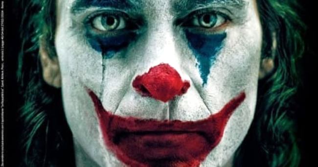 مردی با اختلال خنده‌های عصبی واکین فینیکس و فیلم Joker را به سرقت از شخصیتش متهم کرد
