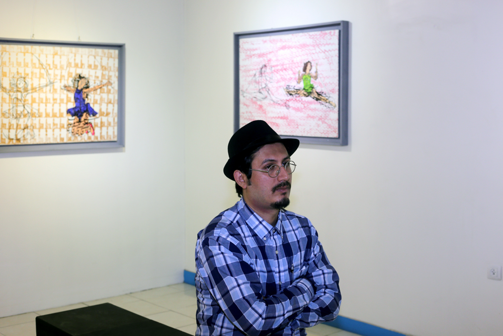 گزارش تصویری و ویدیویی از افتتاحیه نمایشگاه نقاشی‌های آرمان بابایی صداقت